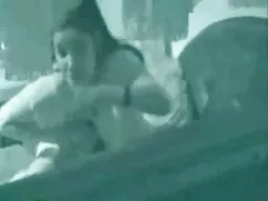 مردم یک دختر برهنه و ...
