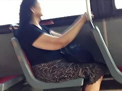دختر جوان سرگرم کنند ...
