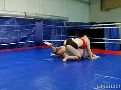 دارای موی سرخ بمکد م ...