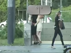 او سگس درخانه ربوده  ...